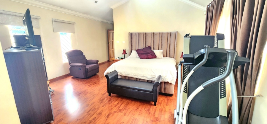 5 Bedroom Property for Sale in Claudius Gauteng