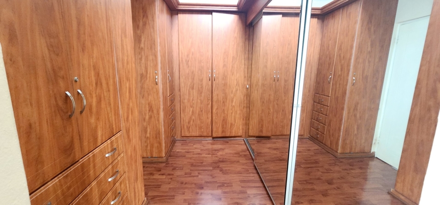 5 Bedroom Property for Sale in Claudius Gauteng