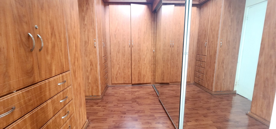 5 Bedroom Property for Sale in Claudius Gauteng