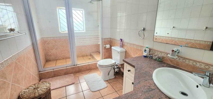 5 Bedroom Property for Sale in Claudius Gauteng