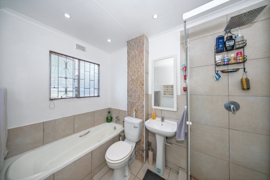 2 Bedroom Property for Sale in Eden Glen Gauteng