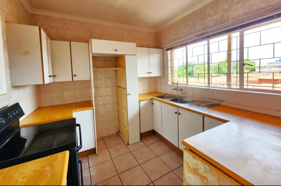 2 Bedroom Property for Sale in Strubenvale Gauteng