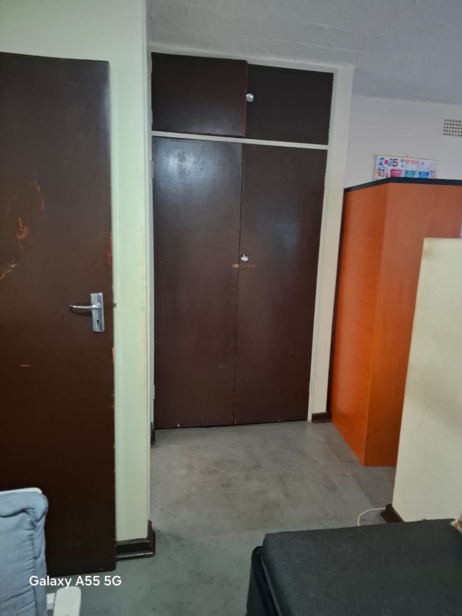 To Let 1 Bedroom Property for Rent in Dawnview Gauteng
