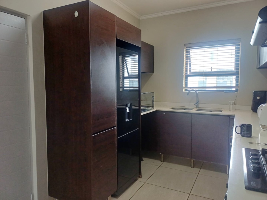 To Let 2 Bedroom Property for Rent in Greenstone Ridge Gauteng