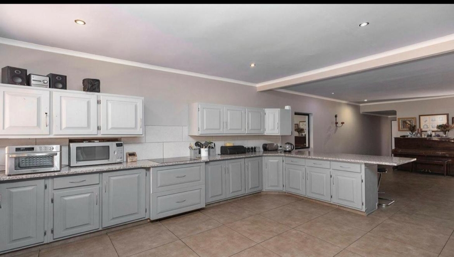 4 Bedroom Property for Sale in Florauna Gauteng