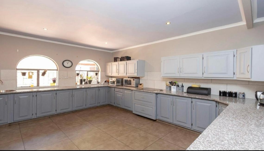 4 Bedroom Property for Sale in Florauna Gauteng