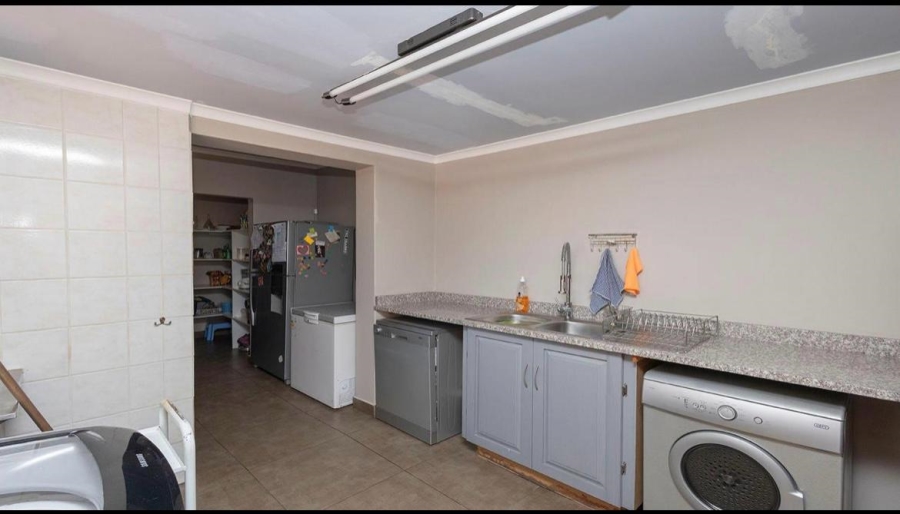 4 Bedroom Property for Sale in Florauna Gauteng