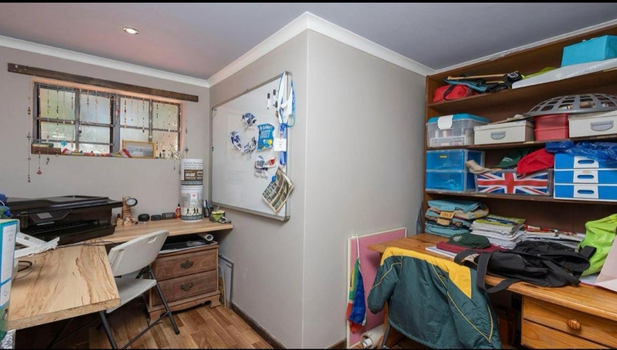 4 Bedroom Property for Sale in Florauna Gauteng