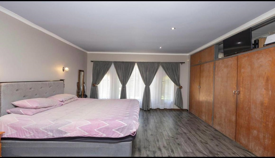 4 Bedroom Property for Sale in Florauna Gauteng