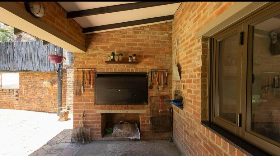 4 Bedroom Property for Sale in Florauna Gauteng