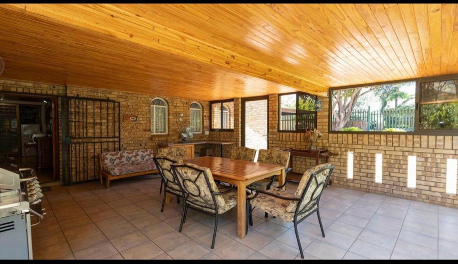 4 Bedroom Property for Sale in Florauna Gauteng