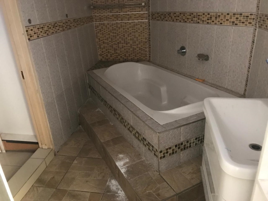 5 Bedroom Property for Sale in Kagiso Gauteng