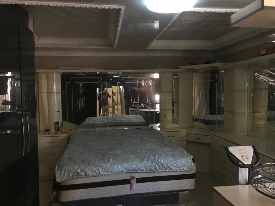 5 Bedroom Property for Sale in Kagiso Gauteng