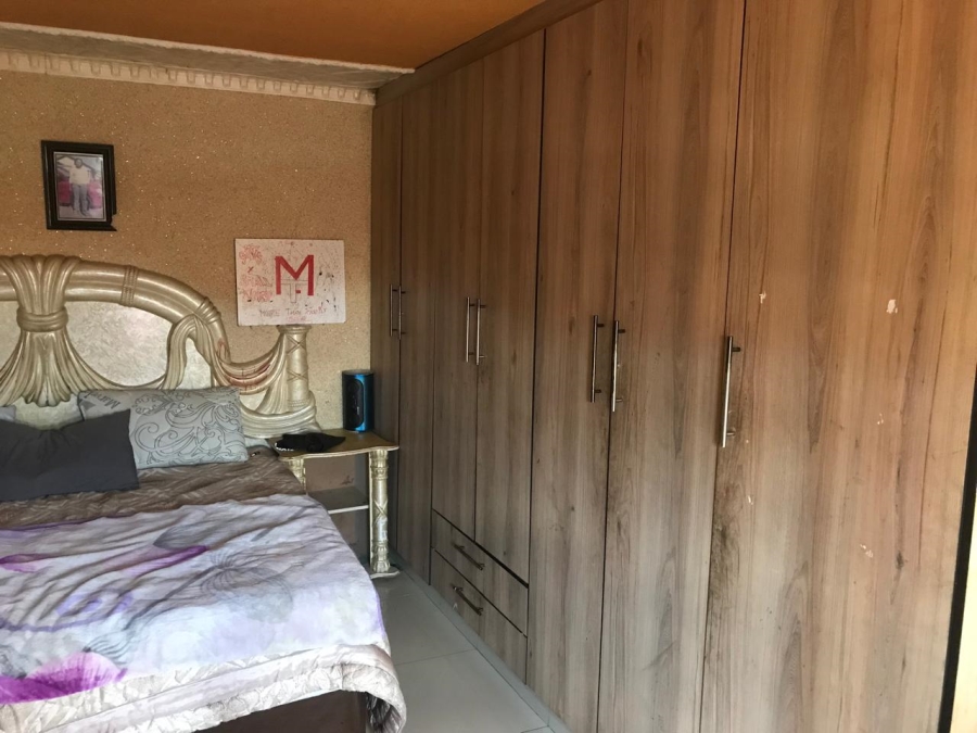 5 Bedroom Property for Sale in Kagiso Gauteng