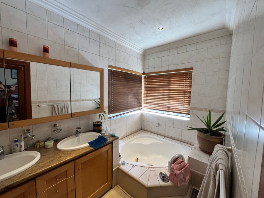 4 Bedroom Property for Sale in Observatory Gauteng