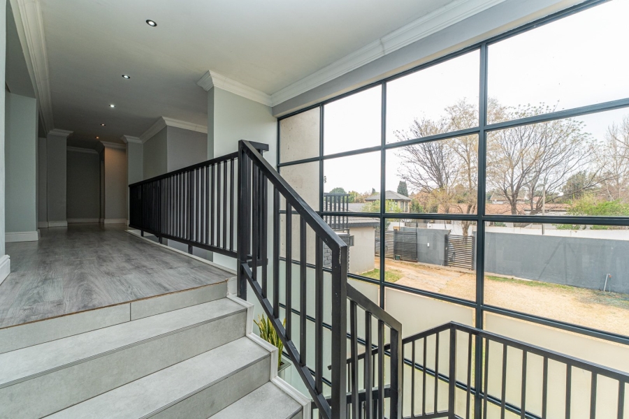 To Let 6 Bedroom Property for Rent in Fleurhof Gauteng