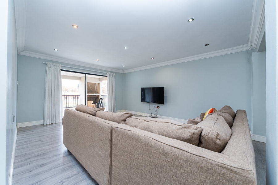 To Let 6 Bedroom Property for Rent in Fleurhof Gauteng