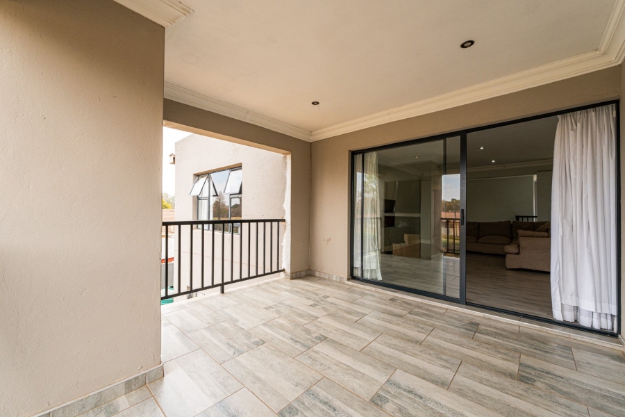 To Let 6 Bedroom Property for Rent in Fleurhof Gauteng