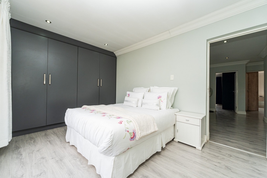 To Let 6 Bedroom Property for Rent in Fleurhof Gauteng