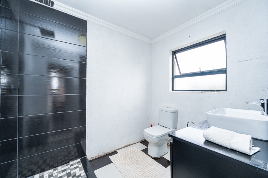 To Let 6 Bedroom Property for Rent in Fleurhof Gauteng