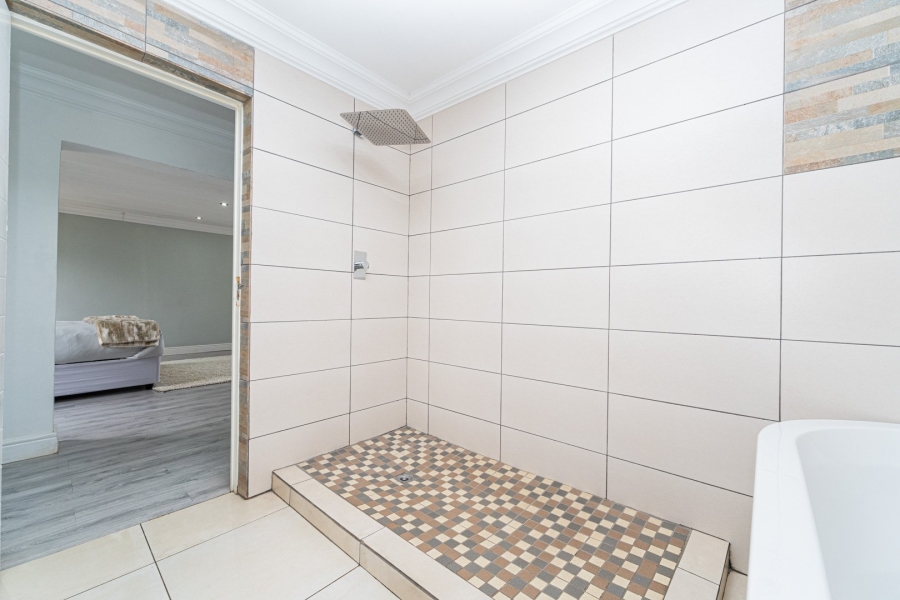 To Let 6 Bedroom Property for Rent in Fleurhof Gauteng