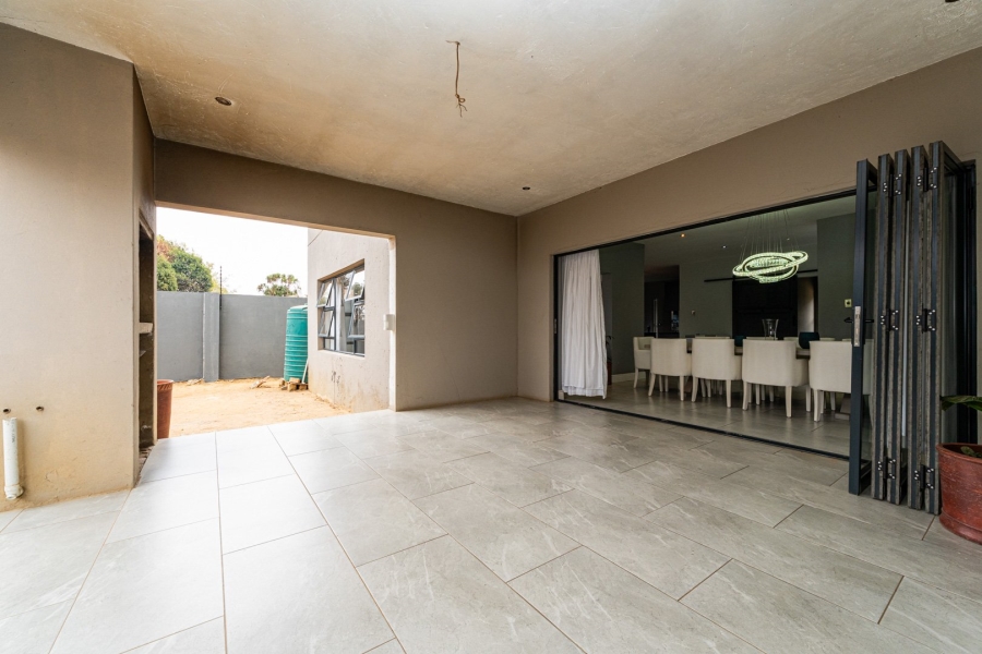 To Let 6 Bedroom Property for Rent in Fleurhof Gauteng