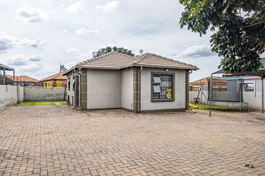 2 Bedroom Property for Sale in The Orchards Gauteng