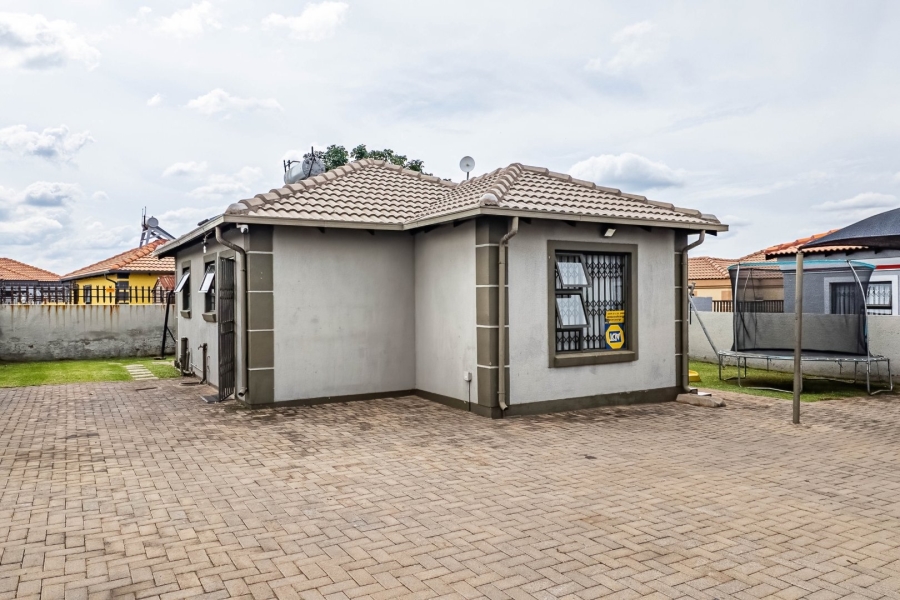 2 Bedroom Property for Sale in The Orchards Gauteng