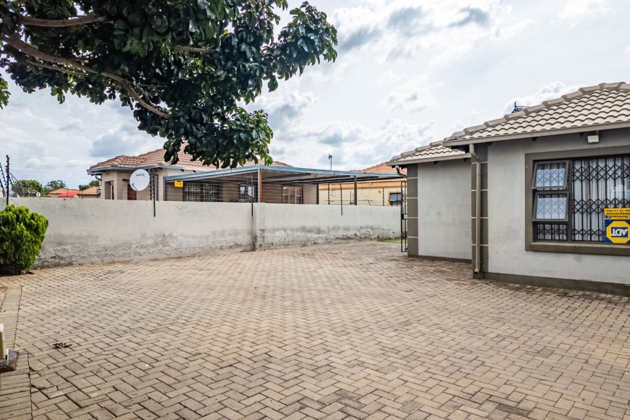 2 Bedroom Property for Sale in The Orchards Gauteng