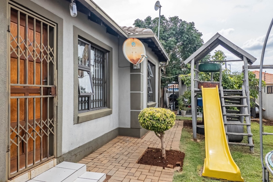 2 Bedroom Property for Sale in The Orchards Gauteng