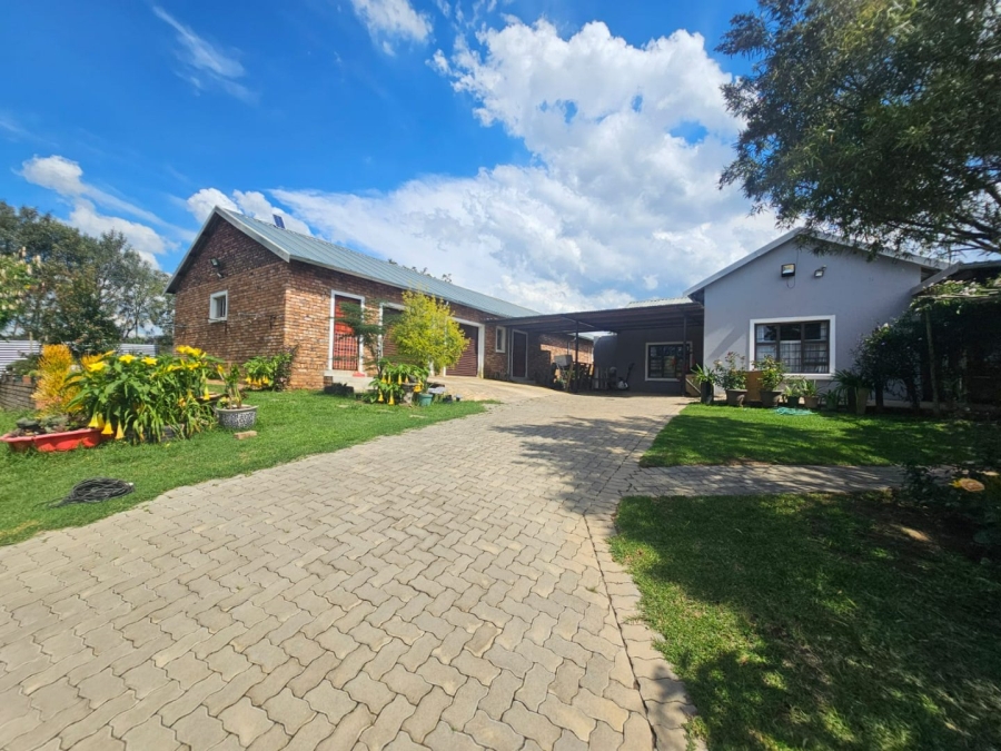  Bedroom Property for Sale in Laezonia Gauteng