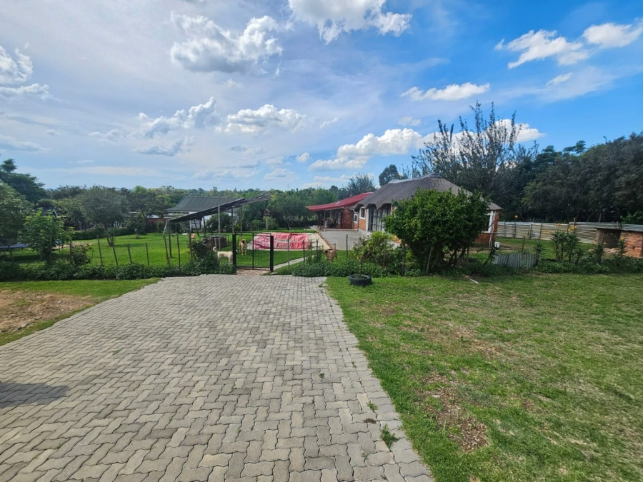  Bedroom Property for Sale in Laezonia Gauteng