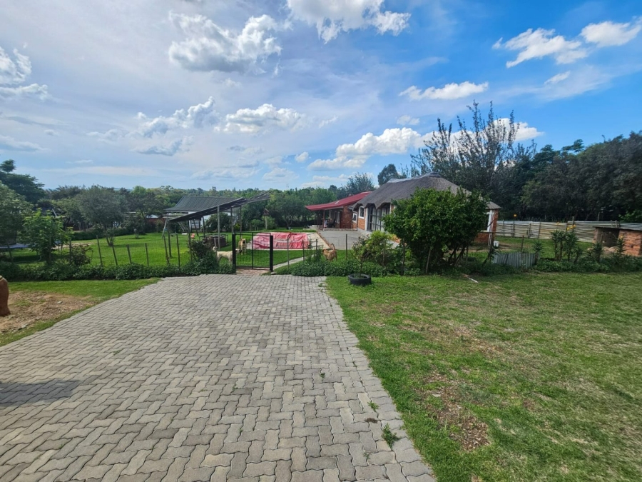  Bedroom Property for Sale in Laezonia Gauteng