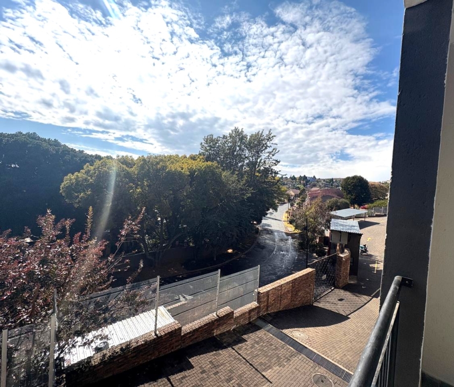 To Let 2 Bedroom Property for Rent in Florida Hills Gauteng