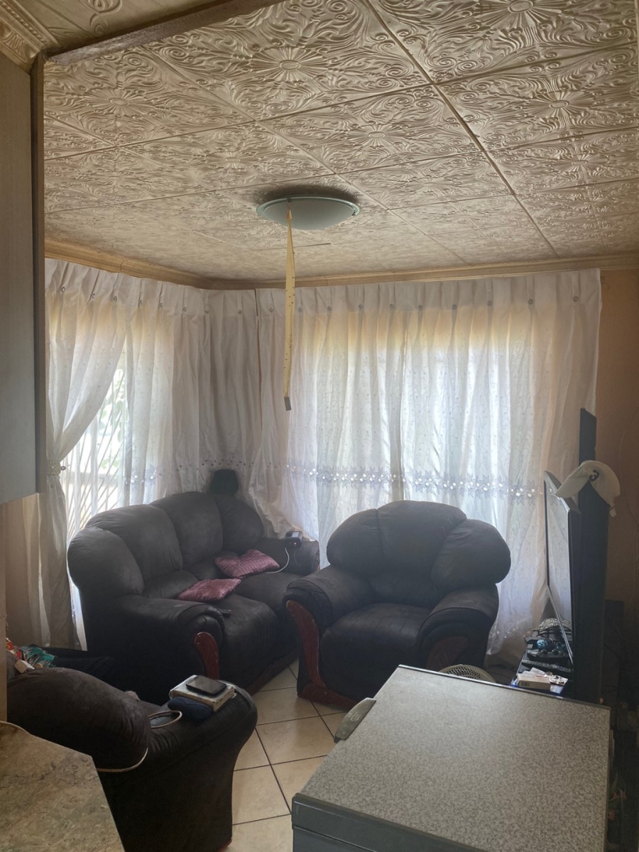 1 Bedroom Property for Sale in Clayville Industria Gauteng