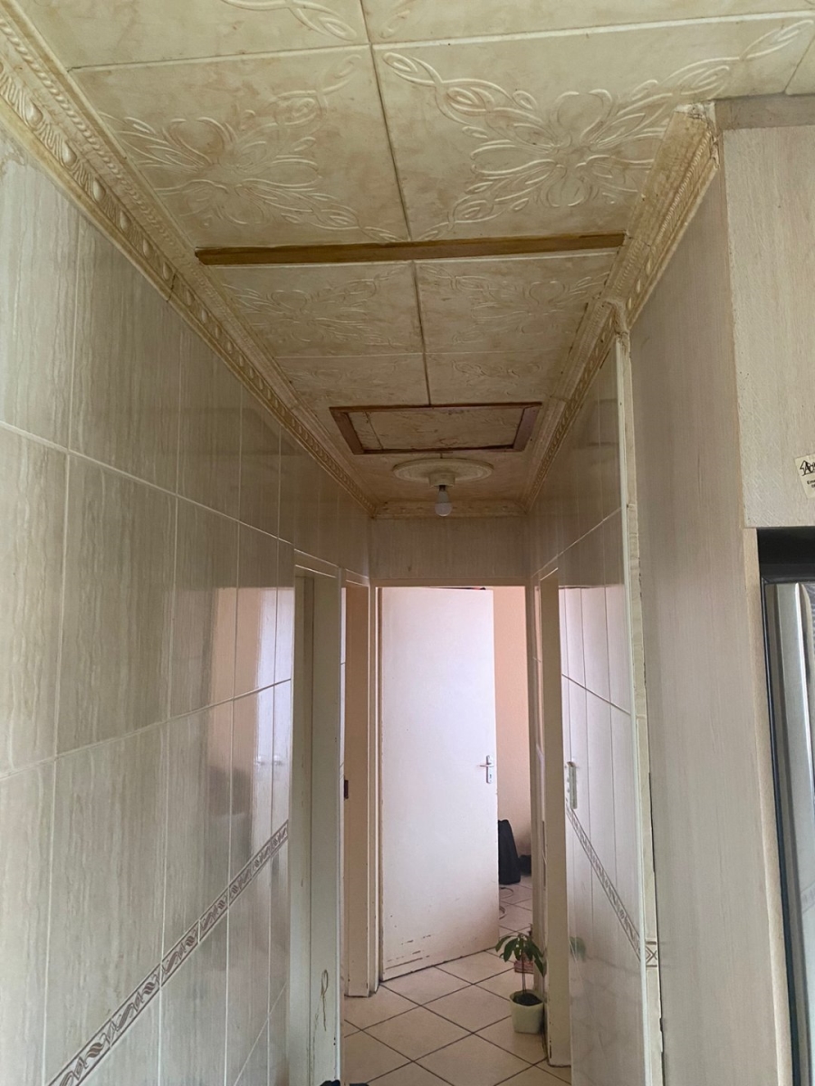 1 Bedroom Property for Sale in Clayville Industria Gauteng