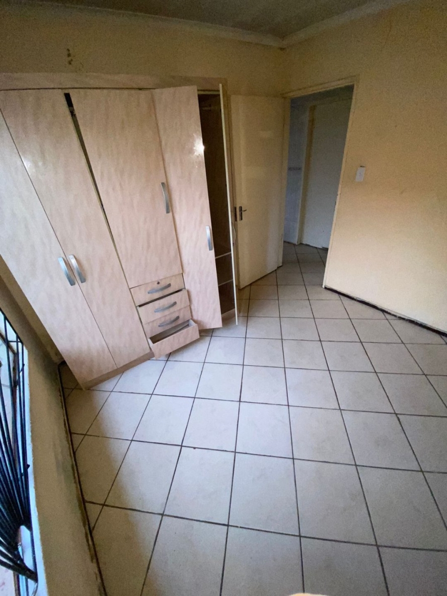 1 Bedroom Property for Sale in Clayville Industria Gauteng