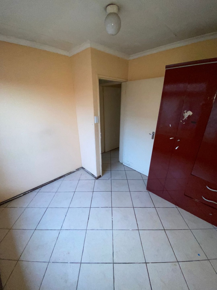 1 Bedroom Property for Sale in Clayville Industria Gauteng