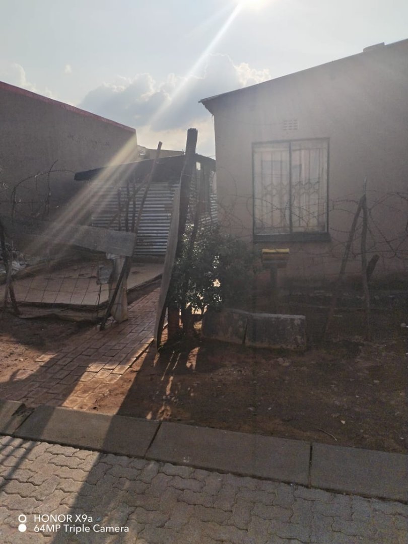 5 Bedroom Property for Sale in Tembisa Central Gauteng