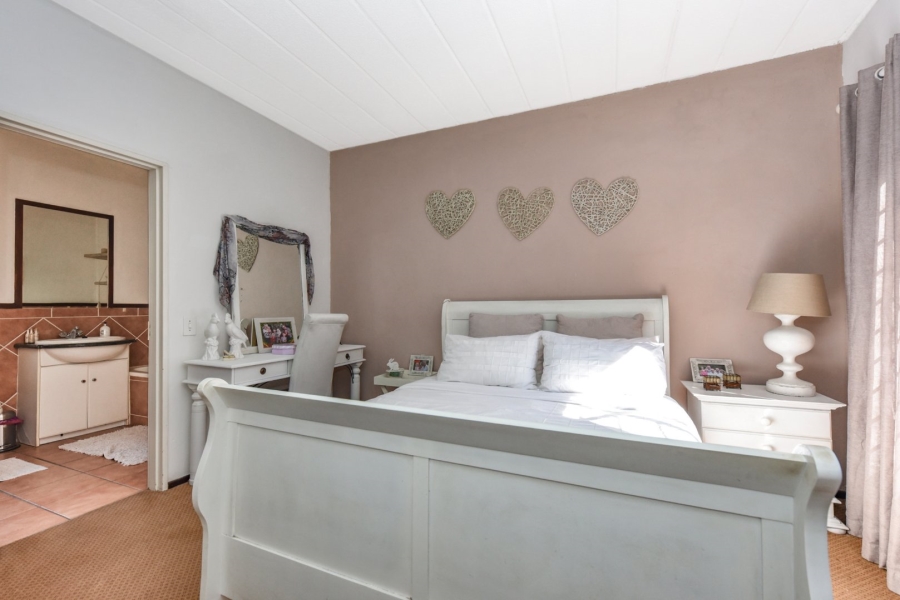 To Let 2 Bedroom Property for Rent in Douglasdale Gauteng