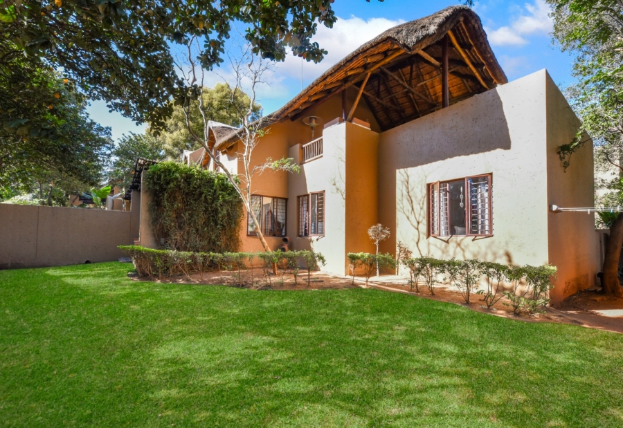 To Let 2 Bedroom Property for Rent in Douglasdale Gauteng