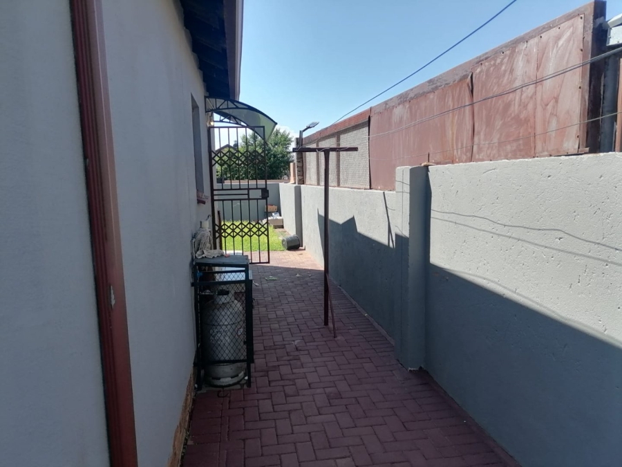 To Let 3 Bedroom Property for Rent in Soshanguve VV Gauteng