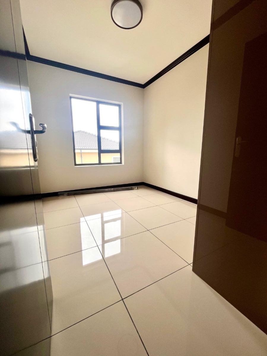 To Let 2 Bedroom Property for Rent in Blue Hills Gauteng