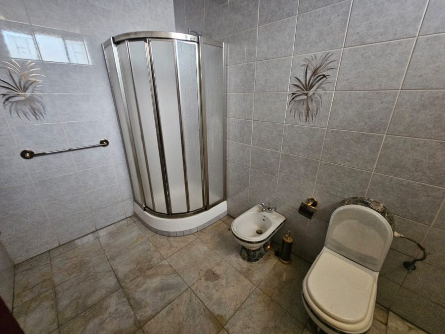 Commercial Property for Sale in Koedoespoort Industrial Gauteng