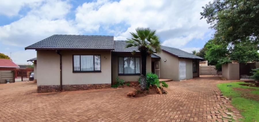 5 Bedroom Property for Sale in Bakerton Gauteng