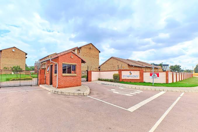 To Let 2 Bedroom Property for Rent in Noordwyk Gauteng