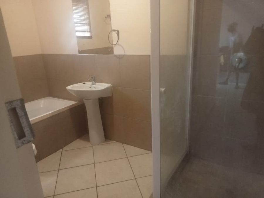 To Let 2 Bedroom Property for Rent in Noordwyk Gauteng