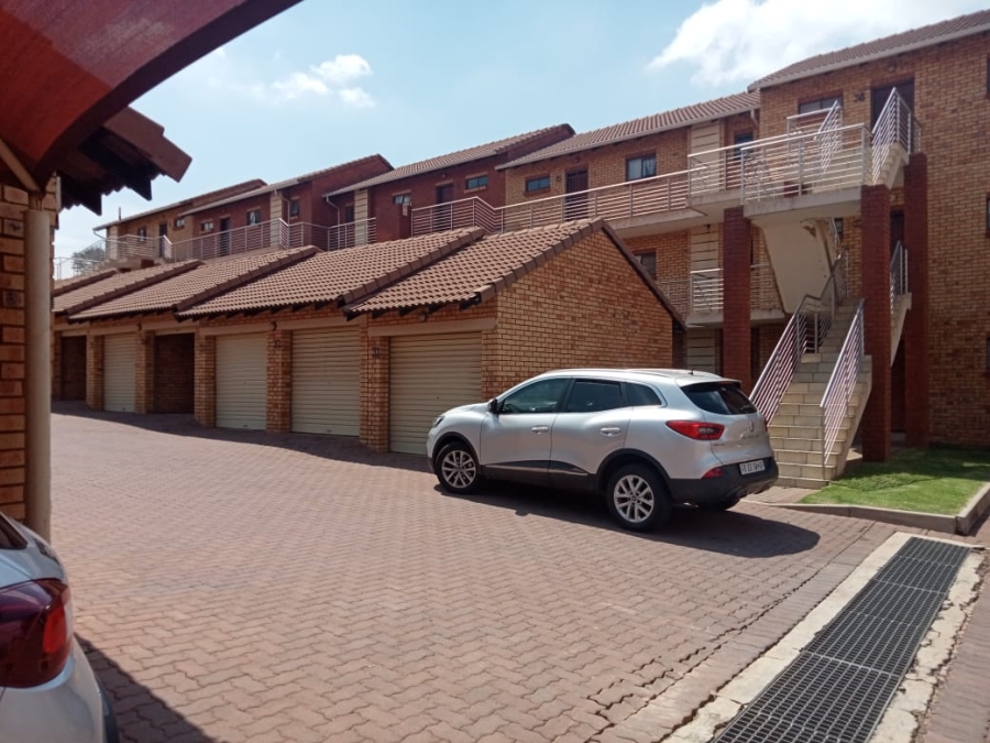 To Let 2 Bedroom Property for Rent in Noordwyk Gauteng