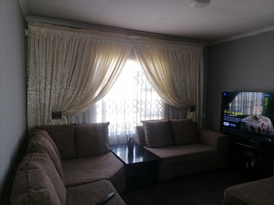 3 Bedroom Property for Sale in Protea Glen Gauteng