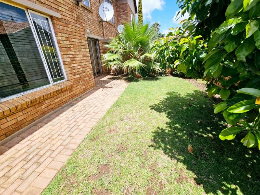 To Let 2 Bedroom Property for Rent in Heuwelsig Estate Gauteng